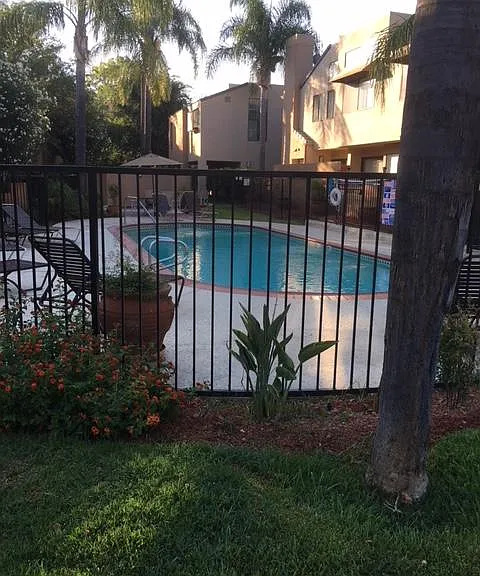 2 pools and 2 jacuzzies Cover Photo