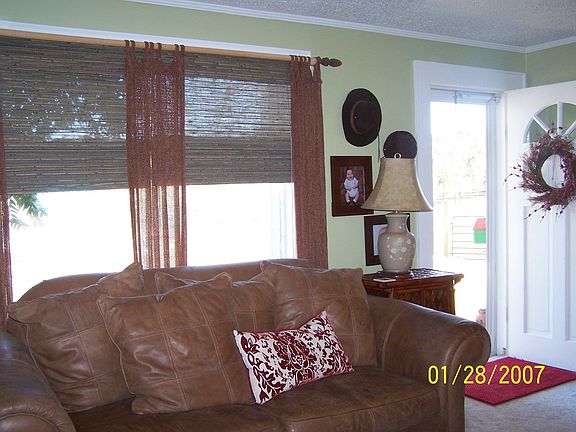 Bright & cherry livingroom!