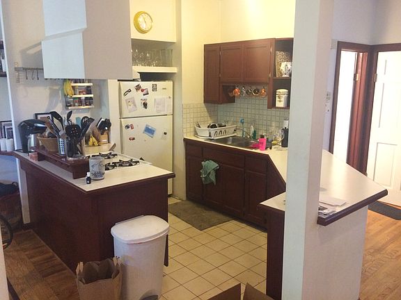 2nd image of 1132 N Winchester Ave