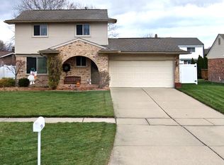 46488 Plum Grove Dr, Macomb, MI 48044