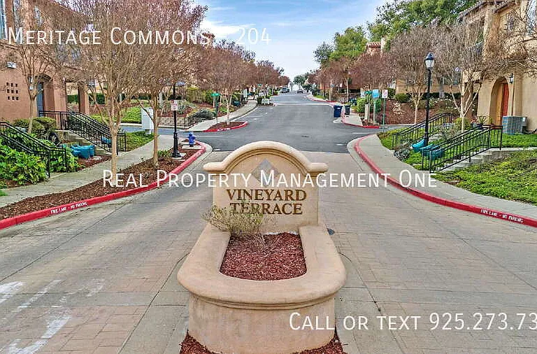 32 Meritage Cmn #204 — Photo 5