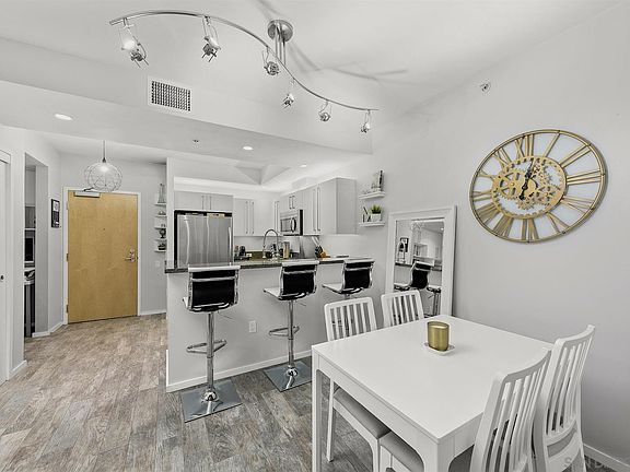 4th image of 350 11th Ave Unit 220