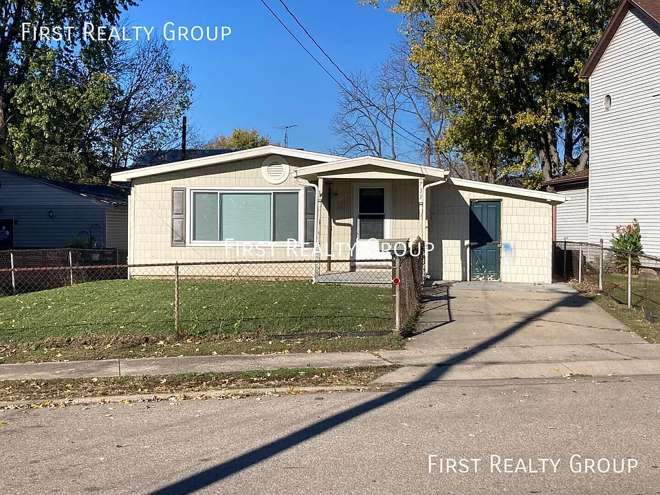 739 Clark St