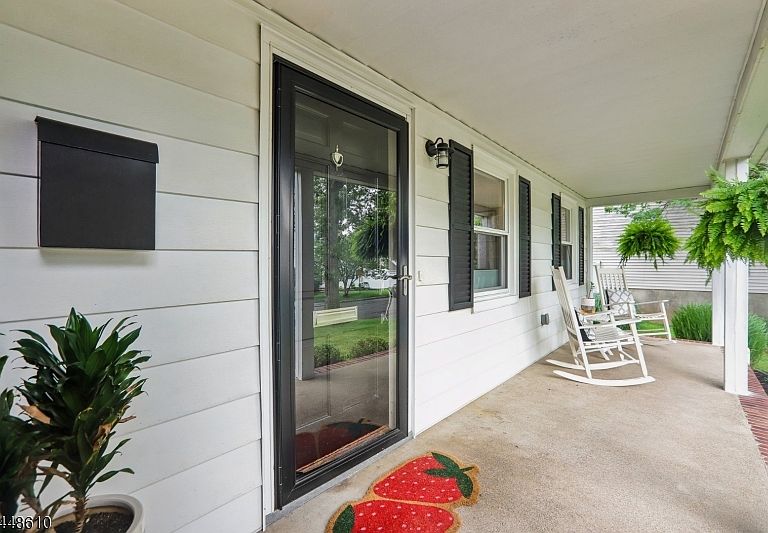Listing photo 4