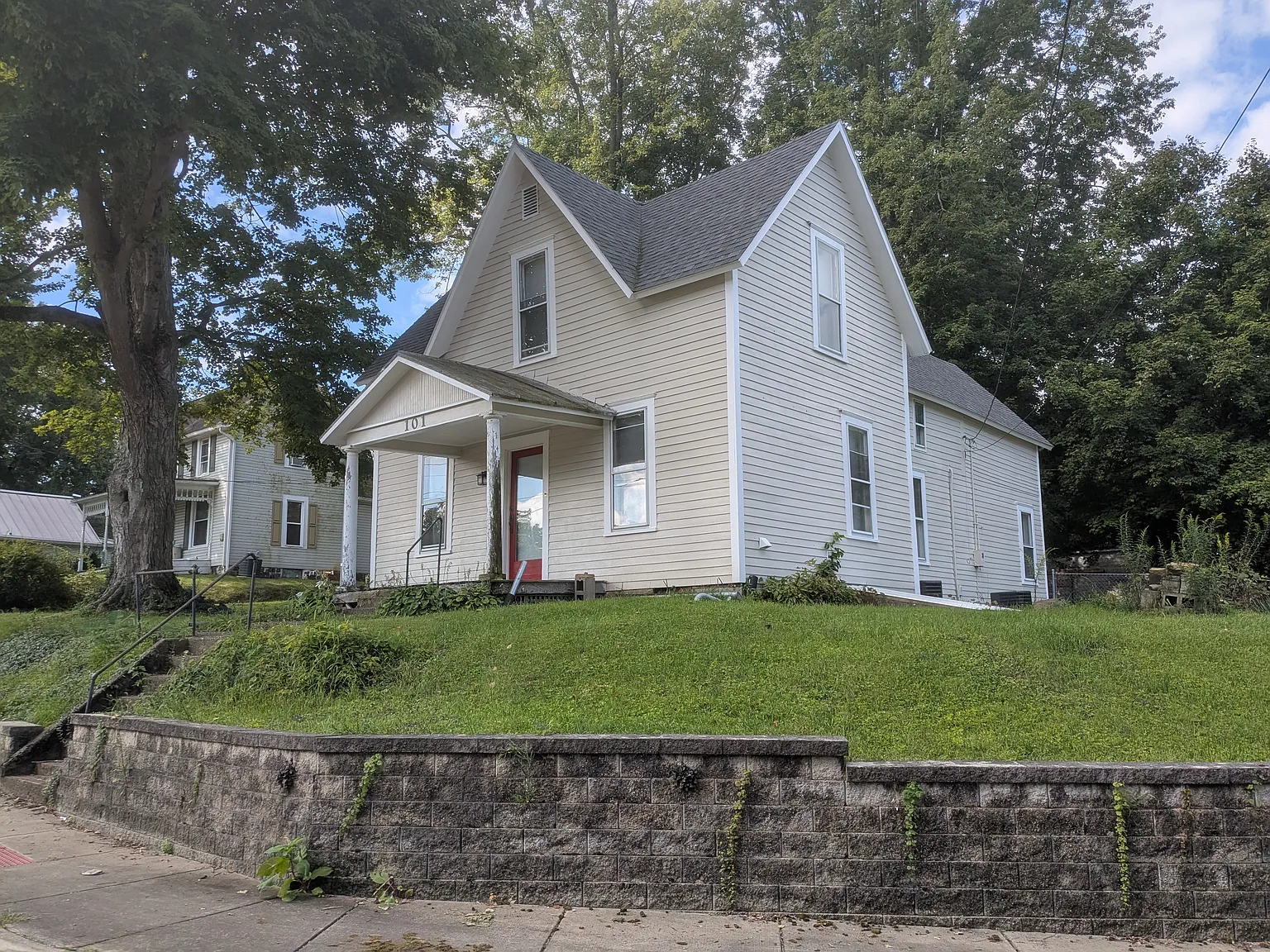 3 bed, 1627 sqft, $1,950 — Photo 2
