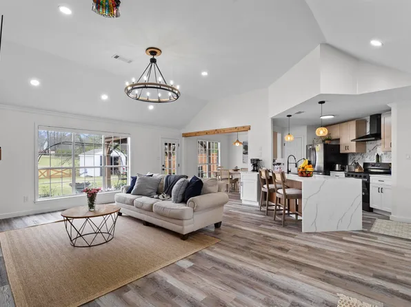 3097 Shadow Green Ln, Lakeland, TN 38002