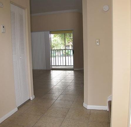 5th image of 1098 The Pointe Dr #1098