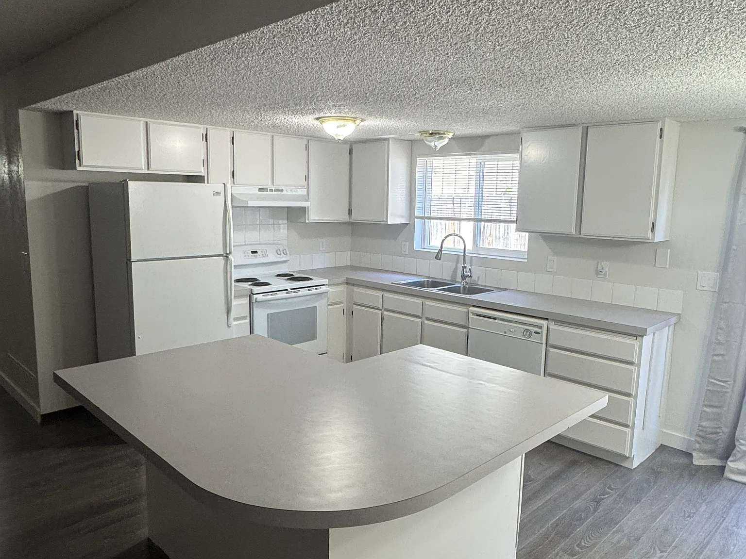 2 bed, 2.5 bath, 2029 sqft, $1,700 — Photo 4