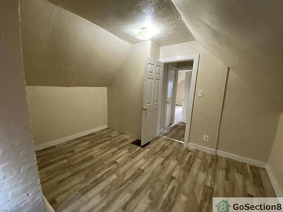 4th image of 10617 Hathaway Ave