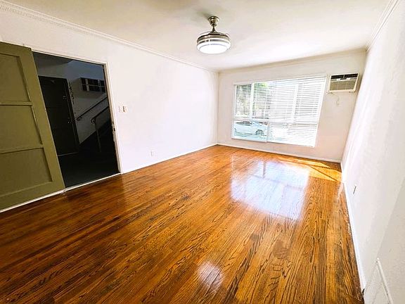 5th image of 5700 Hazeltine Ave #99-14053