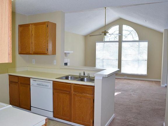5th image of 1109 Sandy Lane Dr