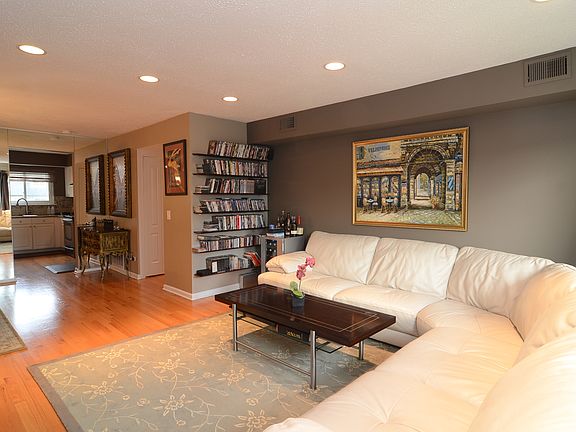 5th image of 3245 Milwaukee Ave #D