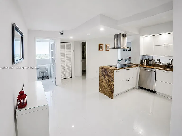 6917 Collins Ave #614 — Photo 9