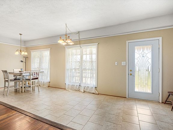 3rd image of 624 Alexander Rd #A