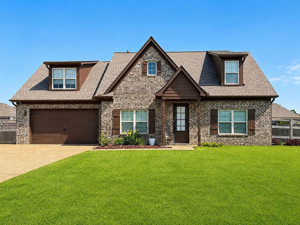 1st image of 70 Chestnut Cv