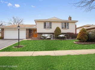 1009 W Ash Dr, Mount Prospect, IL