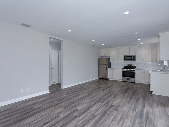 3rd image of 888 Magnolia Ave APT 6