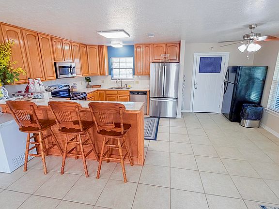 3rd image of 4004 Samoa Rd