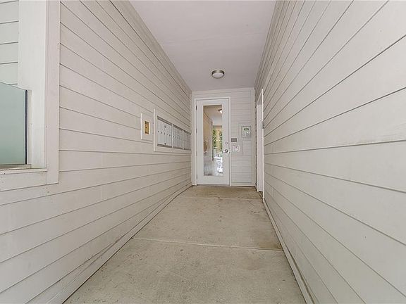 2nd image of 932 Broadway St Unit 4