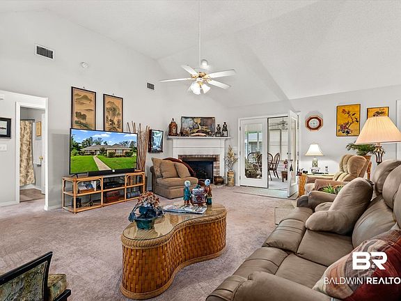 3rd image of 402 Meadow Ln