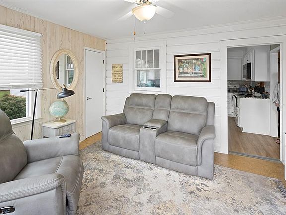 4th image of 1821 Martin Rd