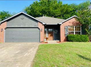 2547 W 66th Cres S, Tulsa, OK 74132
