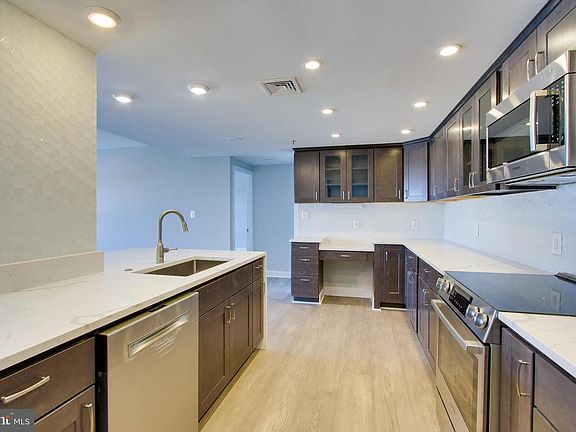 5th image of 250 President St Unit 506