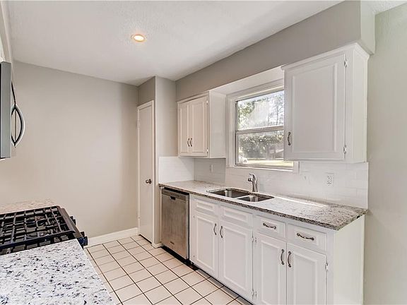 5th image of 505 Brockett St