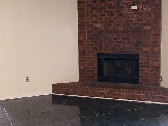 4th image of 2300 Litchwood Ln
