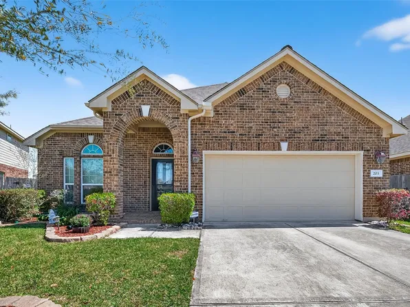 203 Brookwood Park Ln, Dickinson, TX 77539