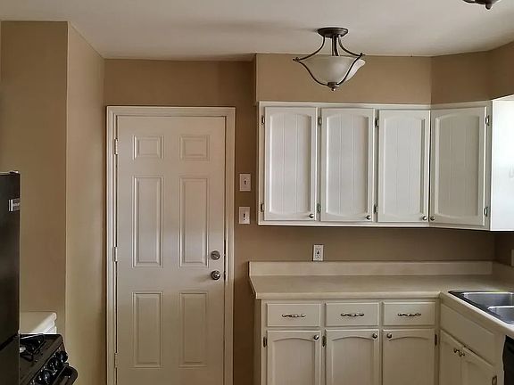 2nd image of 4920 Rosewood Dr
