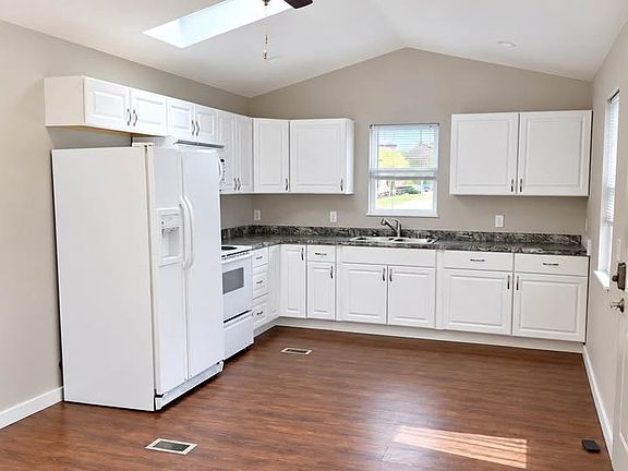 3rd image of 203 E Division St