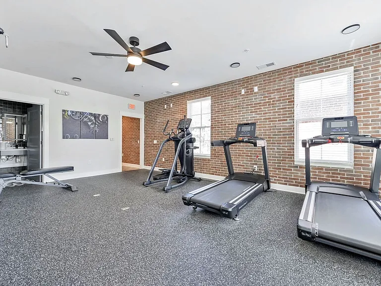 Beautiful luxury apartments available close to downtown! — Photo 39