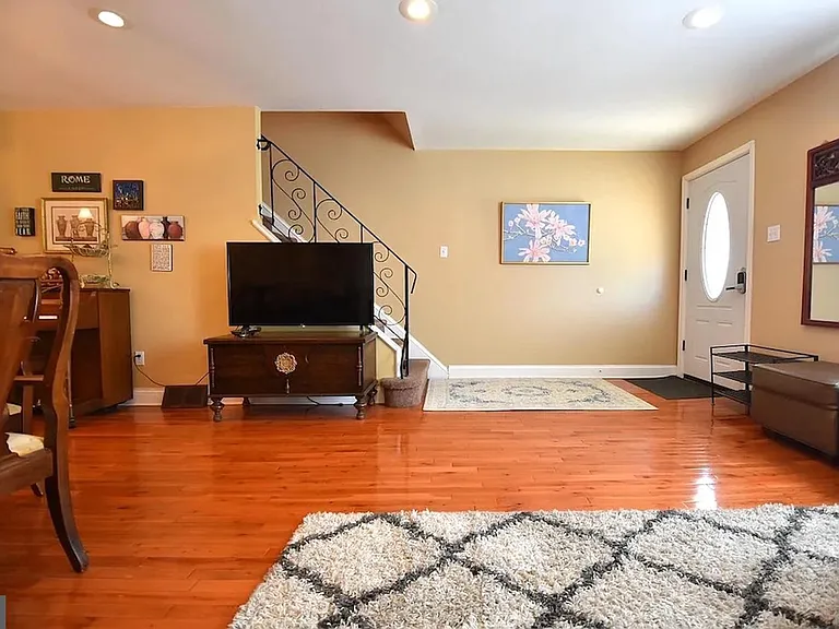 8018 Chelwynde Ave — Photo 3
