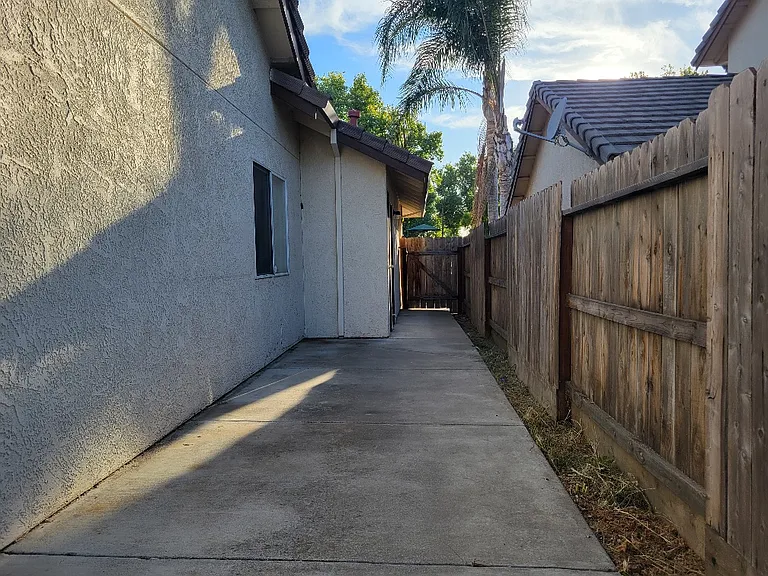 1812 College Greens Dr — Photo 26