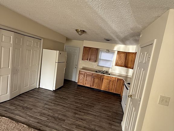 2nd image of 206 Pine St