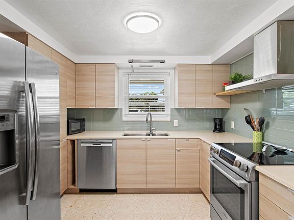 3rd image of 7452 Cass Cir