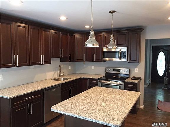 3rd image of 126 Stephen Dr