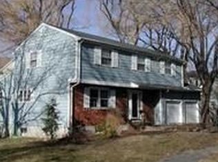 8 Lorraine Ter, Marblehead, MA 01945