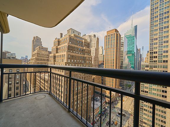 4th image of 70 W 37th St #2122