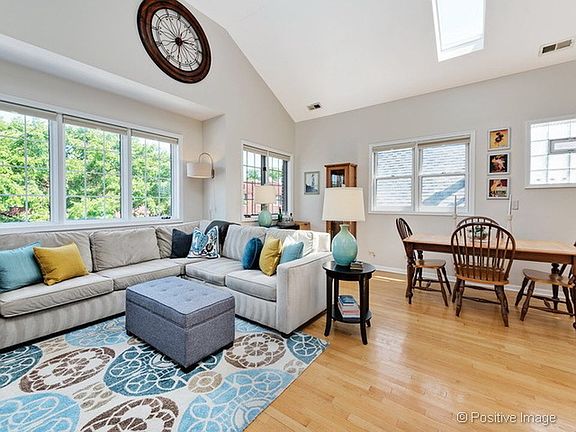2nd image of 3250 N Damen Ave #3