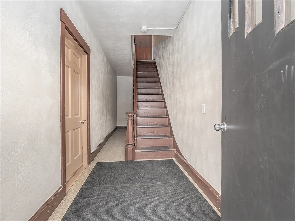 3 bed, 1.5 bath, 1300 sqft, $3,300 — Photo 3