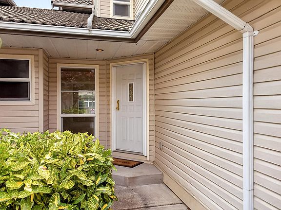 4th image of 758 Riverside Dr #92