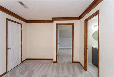 681 Marlborough Dr — Photo 27