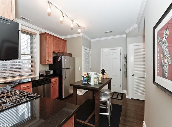 4th image of 3701 N Bosworth Ave #1