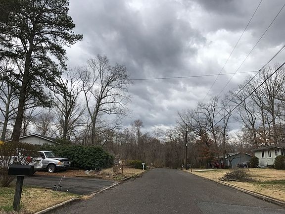 4th image of 909 Pine Ave