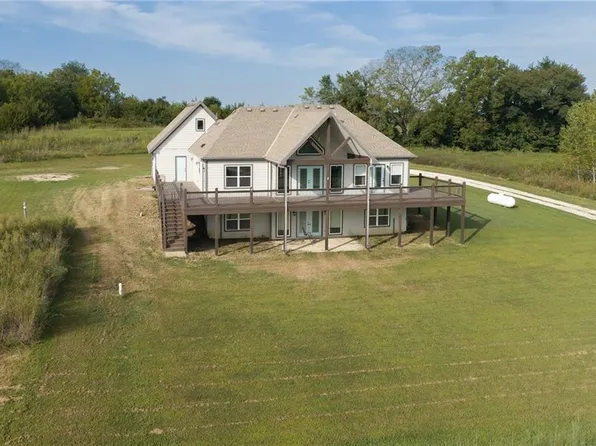 21815 187th St, Tonganoxie, KS 66086