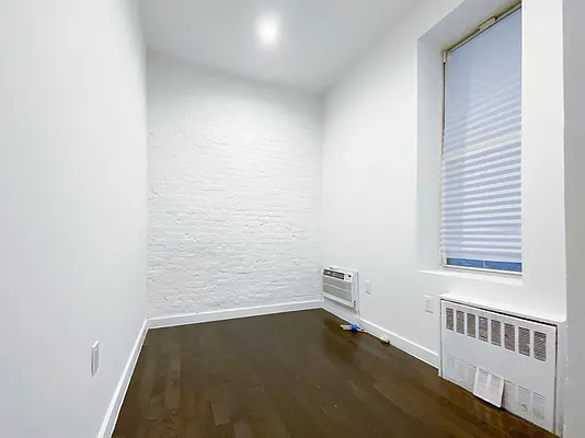 Rented by Kahen Properties | media 7