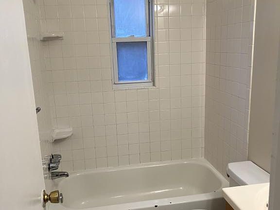 5th image of 933 N Cleveland St APT 1