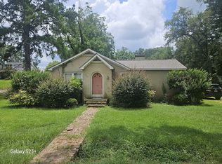 202 4th St NW, Magee, MS 39111